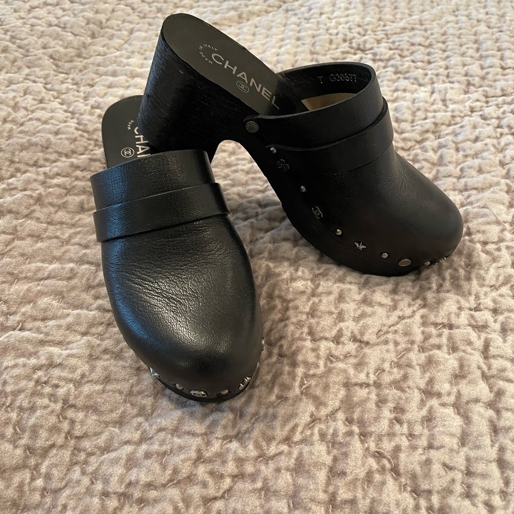 COPY - Chanel black clogs in excellent condition size 39 EU